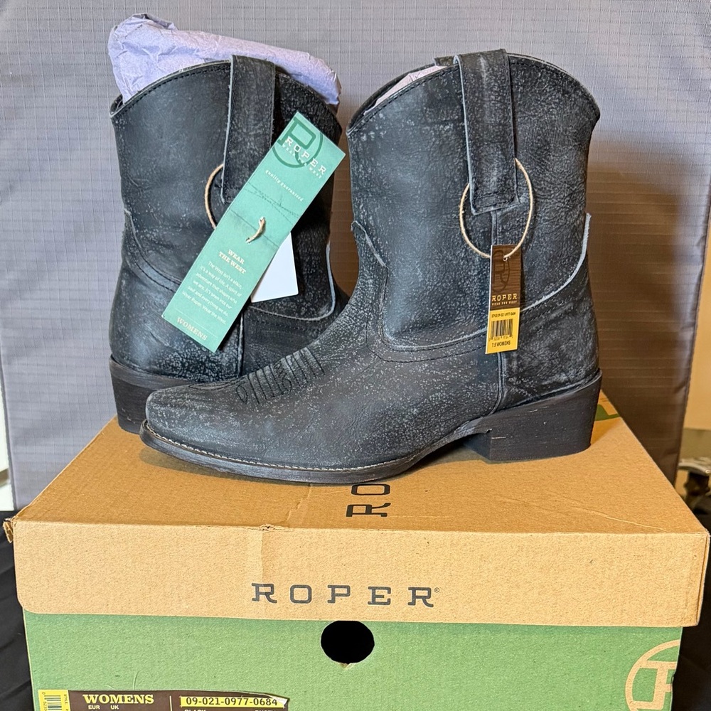 Brand New in Box Women’s Roper Western Boots